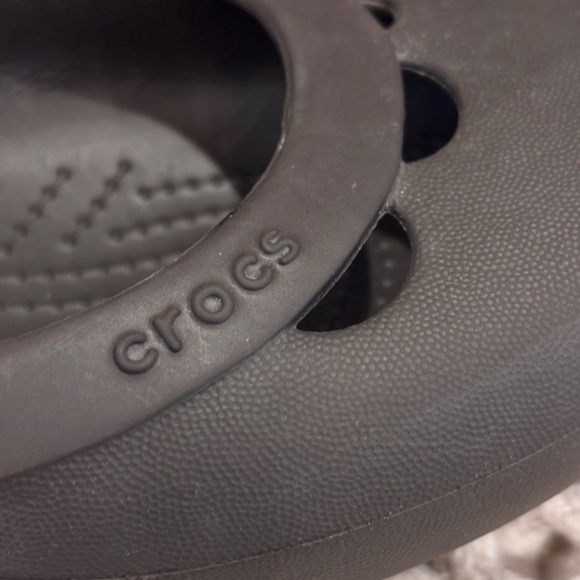 EUC Crocs Women's Jayna Slingback Ballet Flats SZ 8 w/ Flower Charm Gray Brown - Picture 7 of 11